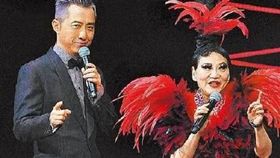 哈林和張小燕一起主持紅白藝能大賞（圖／翻攝自微博）