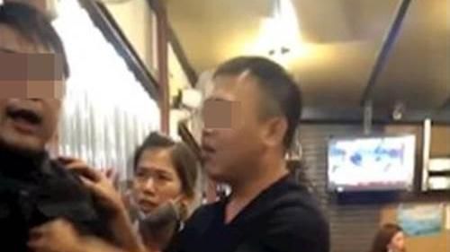 大鬧牛排館遭肉搜　父「補刀」揭惡行