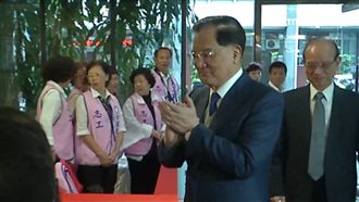 連勝文沒說不選！連戰聽到「他」臭臉