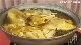 三清全鴨肉煲。（記者邱榮吉/攝影）