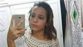 巴西少女奧莉維拉（Karina Saifer Oliveira）因裸照外洩自殺。（圖／翻攝自THE SUN）