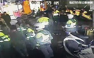 租娃娃機爆衝突！　雙方撂人夜市濺血