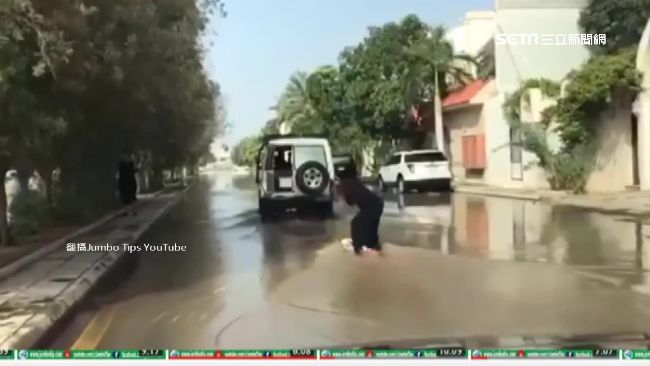 暴雨淹沙漠　沙烏地阿拉伯罕見洪災