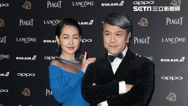 小S辣秀深V事業線　高衩開到大腿根