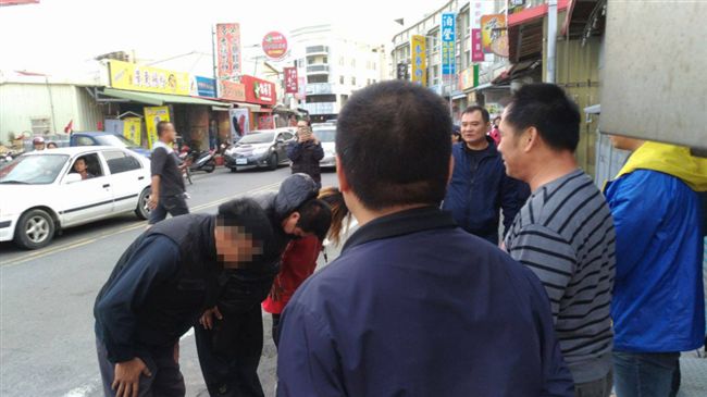 「等太久不爽砸店」牛排哥鞠躬道歉了