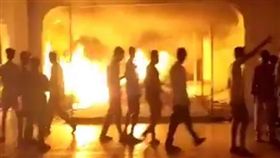 印度,作弊,縱火,Sathyabama University,暴動,自殺,校舍,抗議　圖／翻攝自#Sathyabama推特 https://goo.gl/FH8bLH