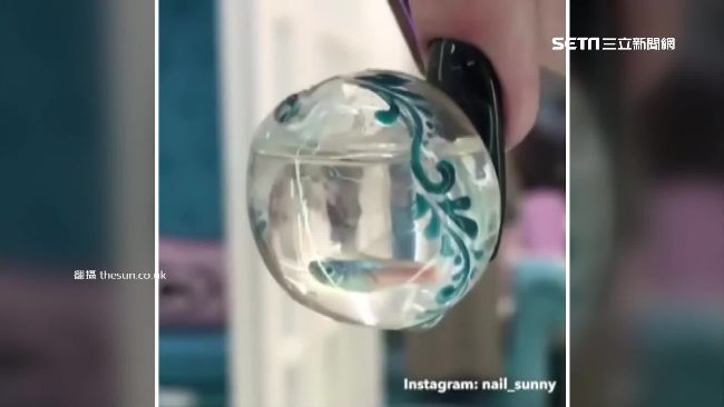美甲彩繪無極限！魚兒竟在「指尖」游