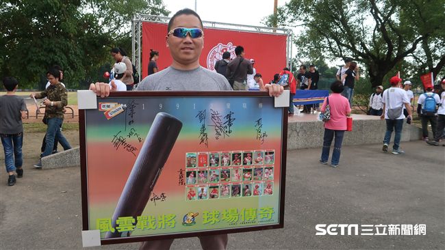 龍將龍迷美濃聚首　搬出元年龍隊海報
