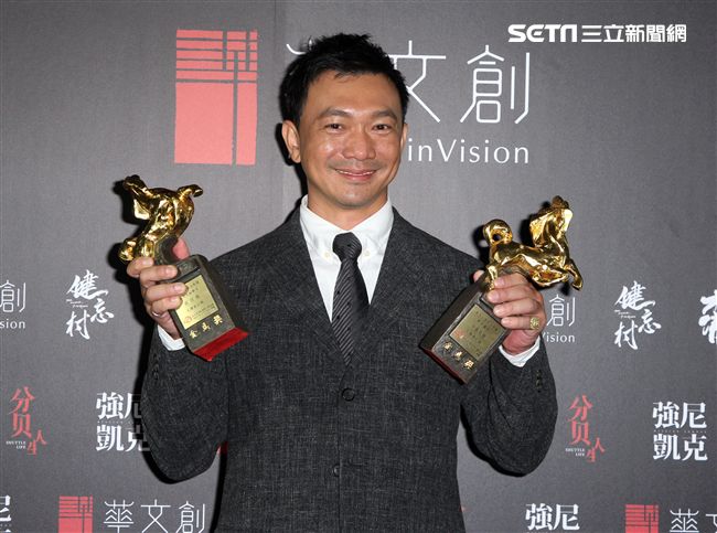 大佛普拉斯獲的54金馬最佳劇情片、最佳新導演、最佳改編劇本、強尼.凱克瑞馬席丹獲得金馬54最佳新演員獎，一起慶功宴。（記者邱榮吉/攝影）