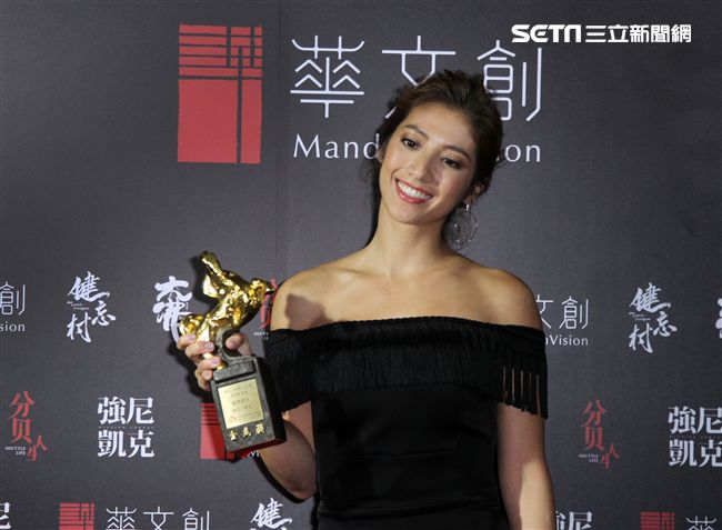 大佛普拉斯獲的54金馬最佳劇情片、最佳新導演、最佳改編劇本、強尼.凱克瑞馬席丹獲得金馬54最佳新演員獎，一起慶功宴。（記者邱榮吉/攝影）