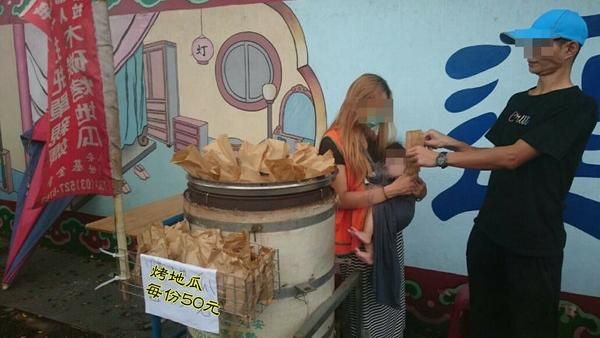 男友婚前落跑　年輕媽冷天揹娃賣地瓜