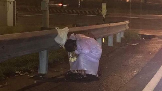 婆婆賣玉蘭花累倒　他暖掏千元鈔全包