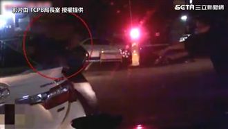 毒販衝撞警車　被逮不認帳：我沒怎樣