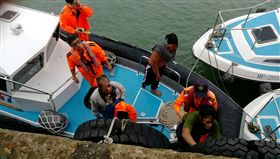 駱姓船長及2船員平安獲救。（圖／翻攝畫面）