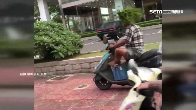 機車戴草帽！狂言「百張罰單也不繳」