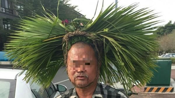 戴草帽騎車太搶眼　野戰阿伯遭警開單