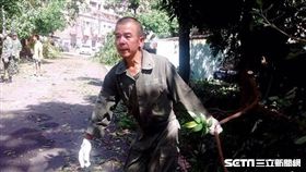 陸軍官校校長張捷 風災過後親力親為整理軍校叫職員宿舍 翻攝網路