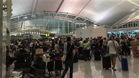 峇里島,印尼,阿貢火山,機場,遊客／翻攝推特