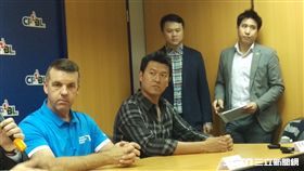 ▲王建民出席中職記者會。（圖／記者蕭保祥攝）