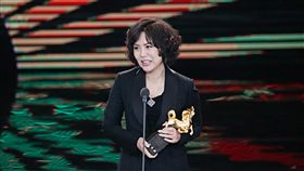 金馬54　文晏奪最佳導演獎（1）第54屆金馬獎頒獎典禮25日晚間登場，最佳導演獎由電影「嘉年華」的導演文晏獲得。中央社記者吳家昇攝　106年11月25日