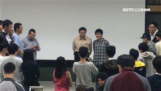 柯P返台大演講　轟核四、批年改