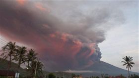 印尼,峇里島,機場,火山（圖／翻攝自@ajplus）https://twitter.com/search?q=Bali&src=typd&lang=zh-tw