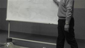 教師 老師

https://www.flickr.com/photos/samiq/3291699016/in/photolist-61SPrj-aiqp9T-aPWfR-bDpaEv-aiqDCX-4FnXWU-8TM9He-4QtQoB-7vn6qc-snC12o-d9XEwE-Ppq1w-v3GCb-9mtAPz-ait44d-aisWzY-6FPUfM-aitk8f-aiq5K4-aiq