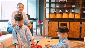 陳建州 黑人 飛飛 翔翔 /翻攝自黑人臉書