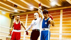 清大杜柏緯塞爾維亞拳擊賽奪冠（1）國立清華大學體育系二年級學生杜柏緯（右）代表台灣參加塞爾維亞國際拳擊邀請賽，勇奪冠軍。（清大提供）中央社記者魯鋼駿傳真　106年11月27日