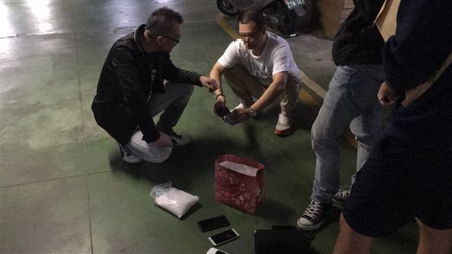 南下買毒北返沿路賣　警破行動販毒站
