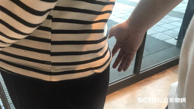 男在電車當癡漢摸妹子　竟摸到大白鯊