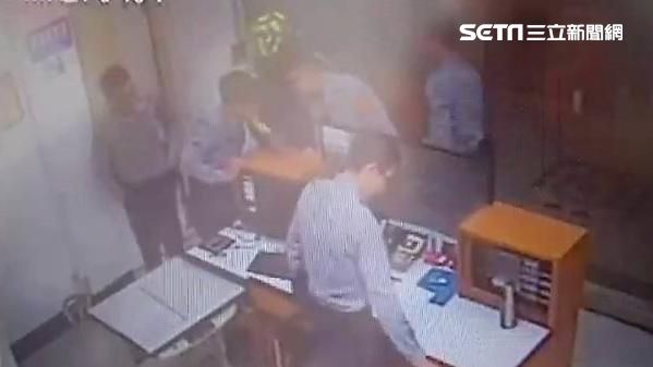 醉漢路倒見死不救　他爆料批警遭打臉
