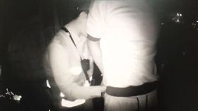 狗狗是無辜的！醉男侵民宅尋仇　2忠犬護主慘死刀下
圖/翻攝畫面