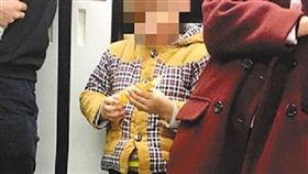 男童搶蛋捲／微博