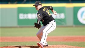 ▲警察廳側投朴峻杓。（圖／中華職棒提供）