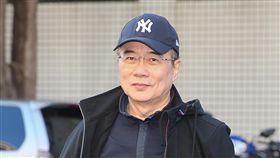 蔡正元高院出庭前立委蔡正元（圖）28日前往高院出庭前受訪表示，因偵查不公開，對三中案不宜談太多狀況，希望司法人員要本諸於司法最嚴格的精神來做一個考慮，不要有任何政治上的考量。中央社記者謝佳璋攝　106年11月28日