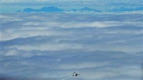 解放軍轟6戰機_「空軍發布」微博