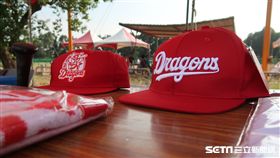 味全龍復刻商品義賣。（圖／記者王怡翔攝）