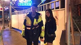 女大生一路睡到總站，竟被反鎖在公車上。（台北市文山第一分局提供）