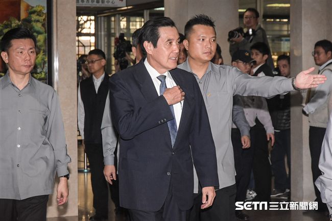 三中案首傳喚　馬英九被告身分抵北檢