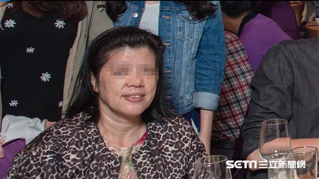 婚宴蟑螂又出沒　白吃白喝打包還合影