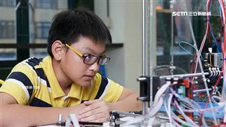 14歲天才開班授課　教授搶當他學生