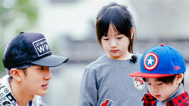 看爸爸吻張韶涵　吳尊女兒：你女友？