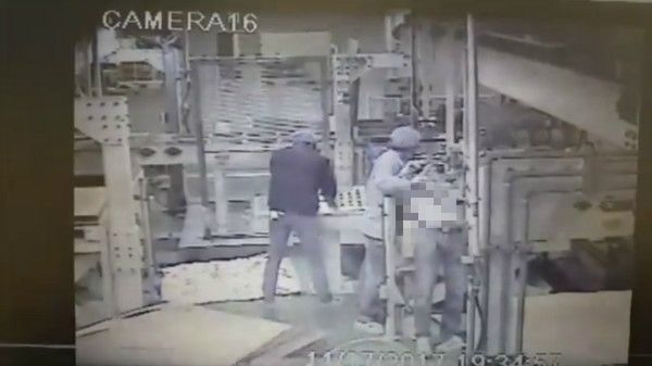 電子廠員工捲入機械亡…駭人畫面曝光