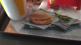 麥當勞,漢堡,廣告紙,立體,大小,Dcard　圖／翻攝自Dcard