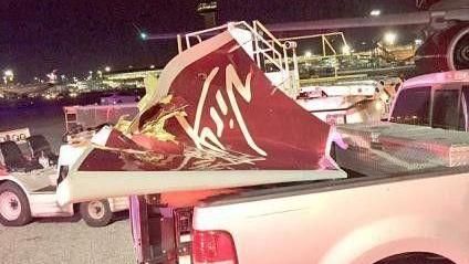 等待起飛卻遭客機碰撞　乘客全嚇壞