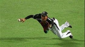 日本職棒守備名手前田大和（圖／翻攝自推特）