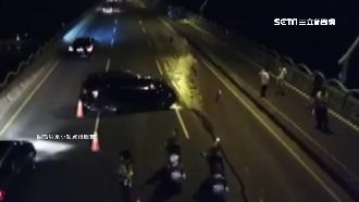 貨車翻蛋灑高屏橋　臉書社團空拍直播