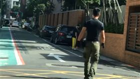 雞婆猛男愛管閒事　正妹看到流口水「屁屁好翹>///<」
圖／翻攝自臉書爆廢公社