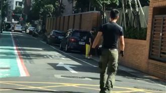 雞婆猛男愛管閒事　正妹流口水狂讚